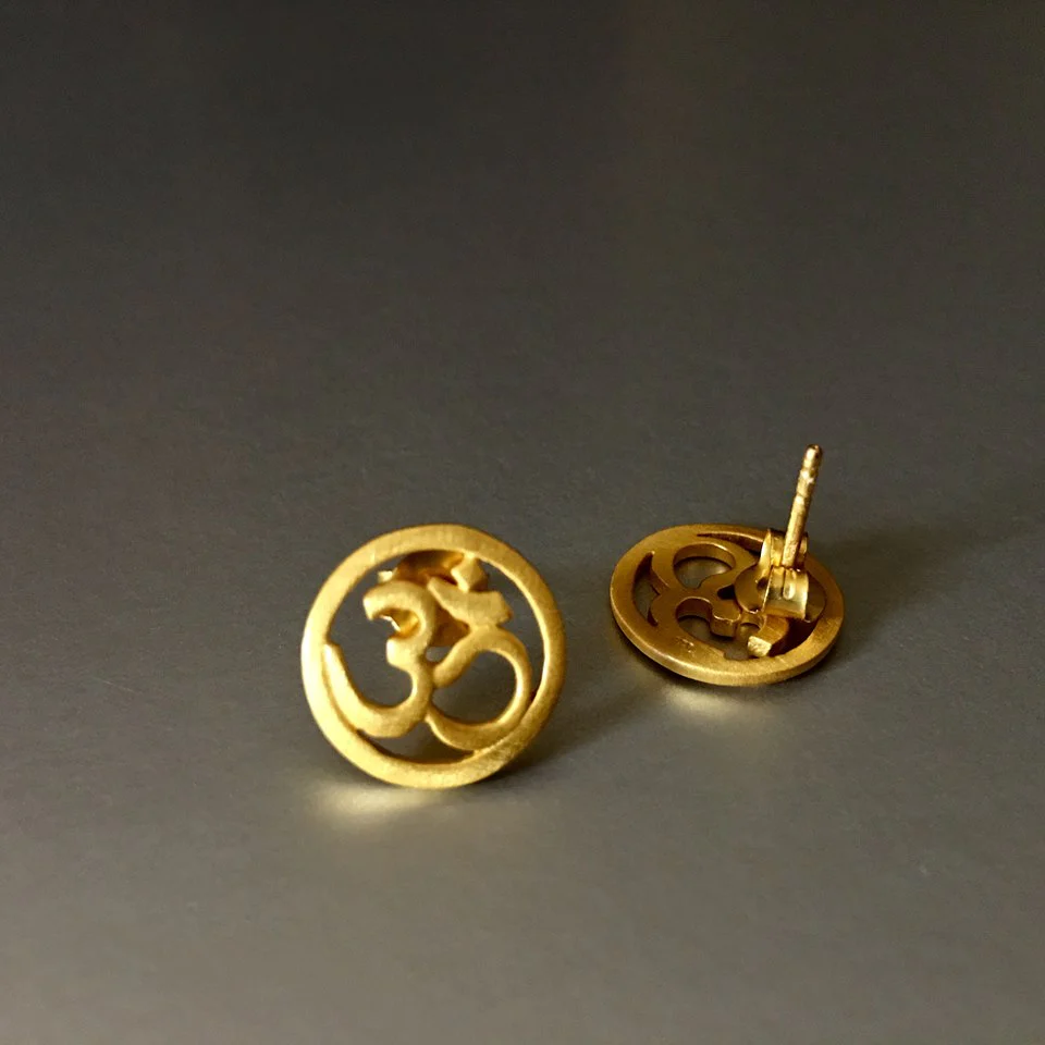 Elegant Harmony Symbol Necklace